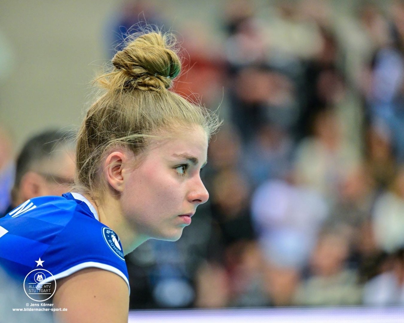 斯图加特迎葡超关键赛,集结日内部沟通,质疑声仍在,数据趋势出现新变化 斯图加特迎葡超关键赛,集结日内部沟通,质疑声仍在,数据趋势出现新变化